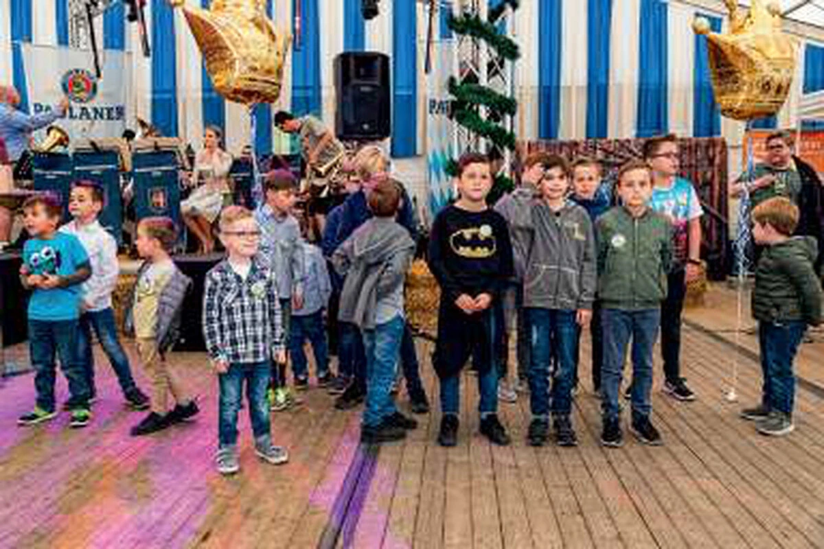 Die Jugendabteilung im Festzelt beim Wiesnfest 2019.